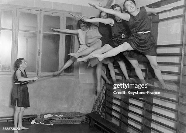 Ecole de gymnastique boulevard Montparnasse à Paris, France en 1931.