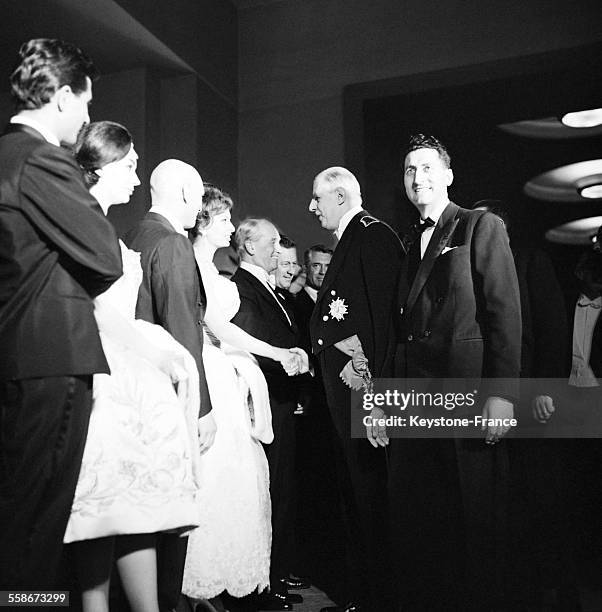 Actrice Sophia Loren a ete presentee au president Charles De Gaulle lors de la grande nuit de la Chancellerie au palais de Chaillot le 30 mai 1959 a...