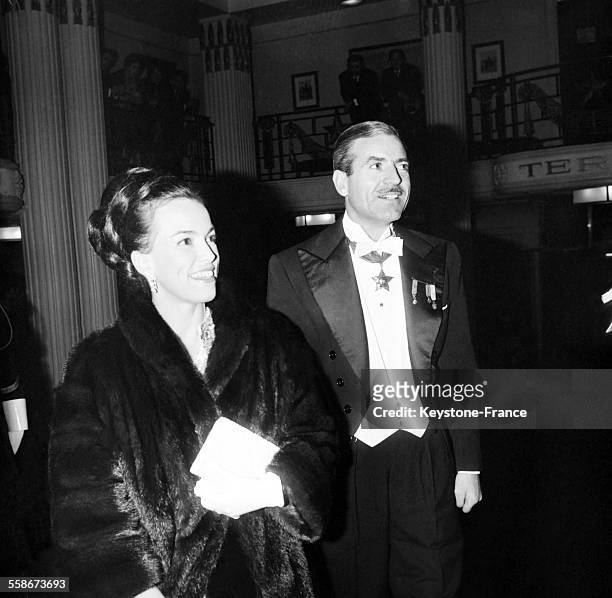 Maurice Herzog, secretaire d'état a la jeunesse et aux sports, accompagne de sa femme Marie-Pierre de Cossé-Brissac, le 19 janvier 1965.