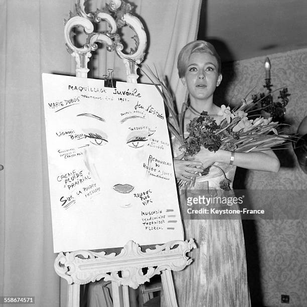 La comedienne Marie Dubois maquillee par Jean d'Estrees, le 9 fevrier 1965 a Paris, France.