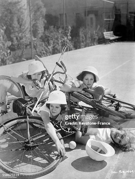 Collision entre des concurrentes pratiquant le polo à bicyclette le 27 février 1932.