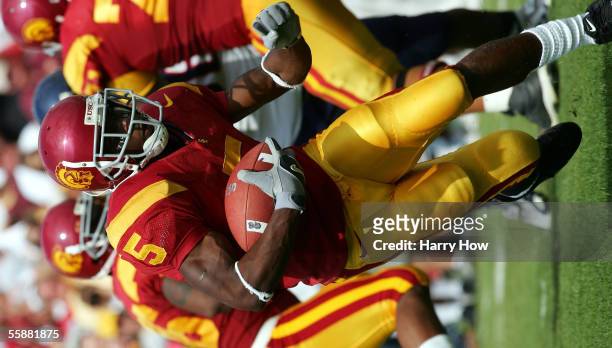Reggie Bush of USC carries the ball against Arizona during the third quarter at the Los Angeles Coliseum on October 8, 2005 in Los Angeles,...