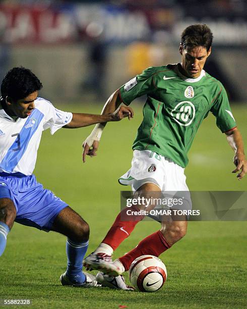 Argentinian-born Guillermo Franco , who recently got Mexican citizenship, fights for the ball with Pablo Melgar of Guatemala in his first game with...