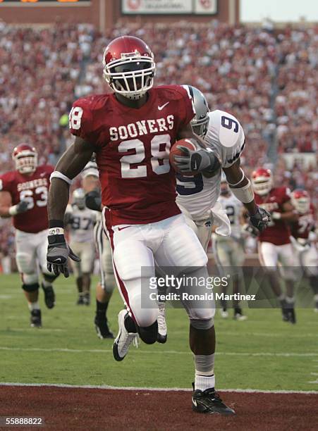 Adrian Peterson the Oklahoma Sooners makes a touchdown during the game against the Kansas State Wildcats on October 1, 2005 at Memorial Stadium in...