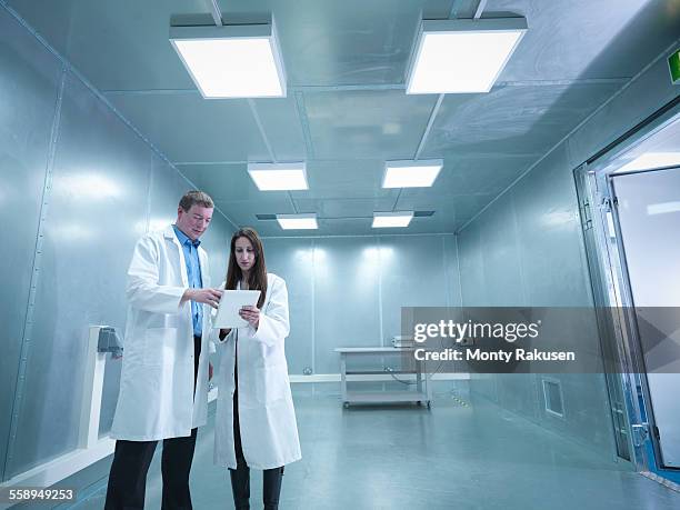 Lab Screen Room 1,233 Radio Lab Stock Photos, High-Res Pictures, and Images - Getty Images