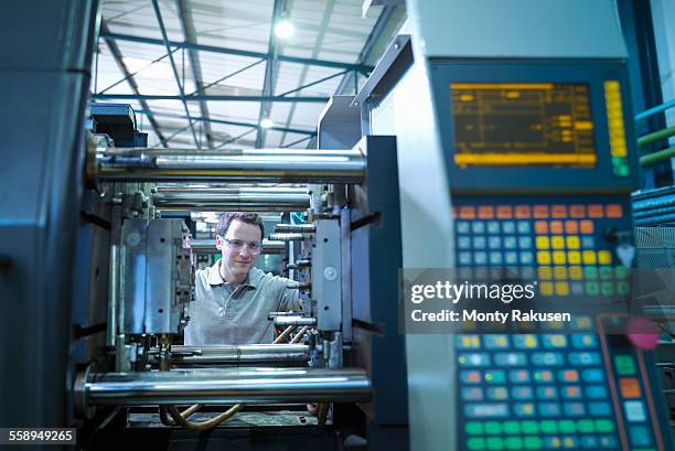 344 Injection Molding Worker Stock Photos, High-Res Pictures, and ...
