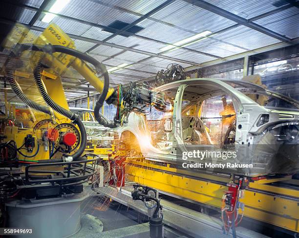 car body welding robots in car factory - automobilbau stock-fotos und bilder