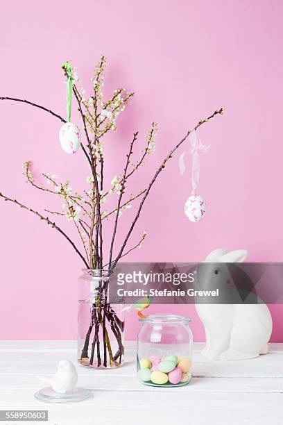 still life of blossom twigs, easter bunny and birds - easter table stock-fotos und bilder
