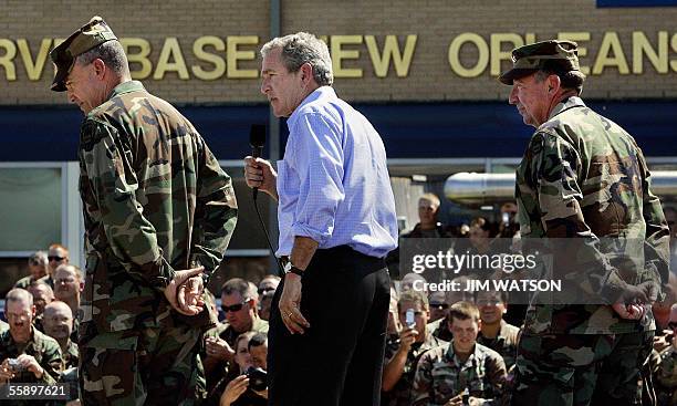 New Orleans, UNITED STATES: US President George W. Bush speaks to troops at the US Naval Air Station, Joint Reserve Base, New Orleans, Louisiana, 11...