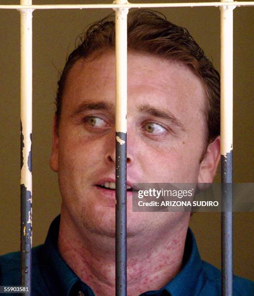 Australian Martin Stephens, one of nine Australian drug suspects, looks out of a cell at Denpasar District Court in Bali 12 October 2005, as he waits...