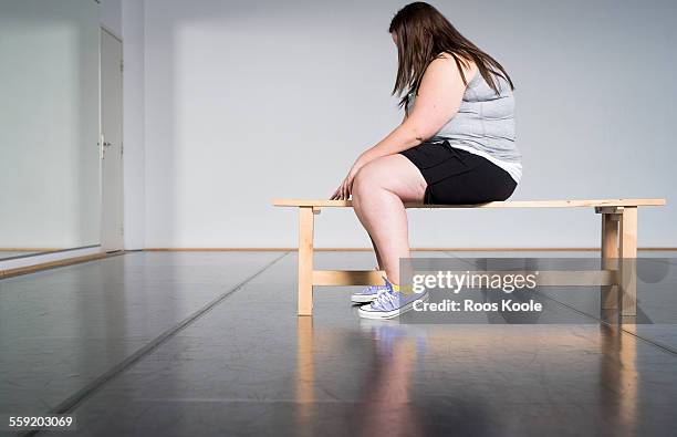 teenage overweight girl in gym - chubby girls photos fotografías e imágenes de stock