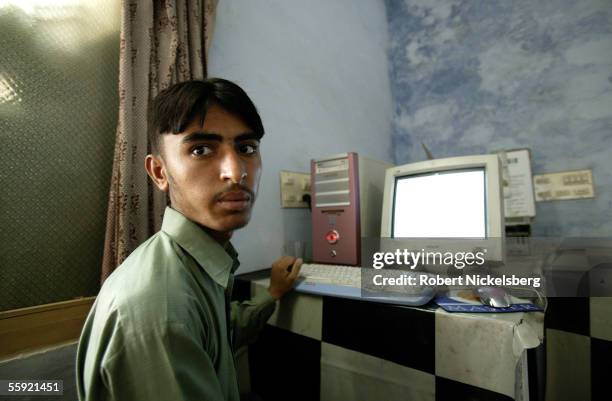 Pakistani Student Using Computer Pakistani Education System Photos and Premium High Res Pictures - Getty ...