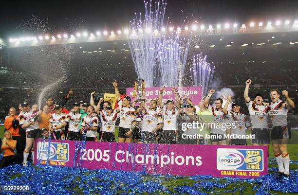 The Bradford Bulls celebrate after winning the Engage Super league Grand Final between Leeds Rhinos and Bradford Bulls at Old Trafford on October 15,...