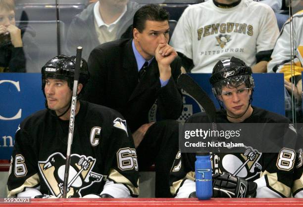 Mario Lemieux, head coach Eddie Olczyk, and Sidney Crosby of the Pittsburgh Penguins look on from the bench during a game against the Tampa Bay...