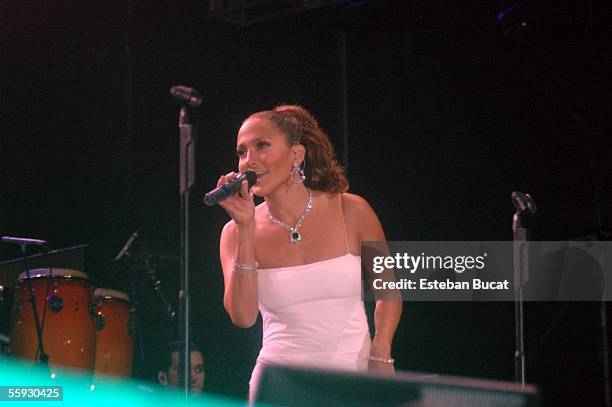 Jennifer Lopez performs at the Festival Presidente de Musica Latina on October 15, 2005 in Santo Domingo, Dominican Republic.