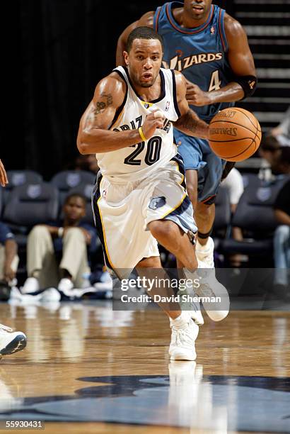 Damon Stoudamire of the Memphis Grizzlies brings the ball up the court against the Washington Wizards on October 15, 2005 at FedExForum in Memphis,...