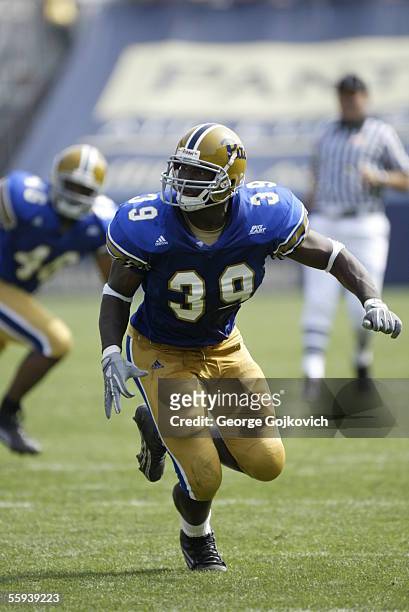 Linebacker Derron Thomas of the University of Pittsburgh Panthers defends against the Youngstown State Penguins at Heinz Field on September 24, 2005...