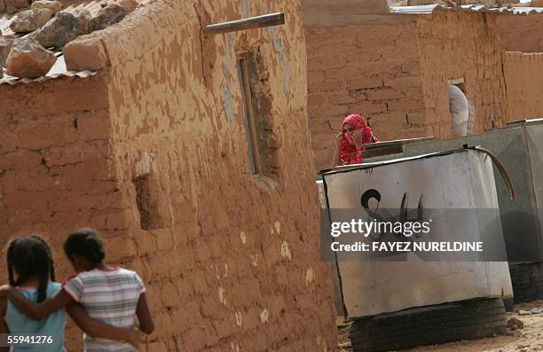 Saharian Saharian Desert Photos and Premium High Res Pictures - Getty Images