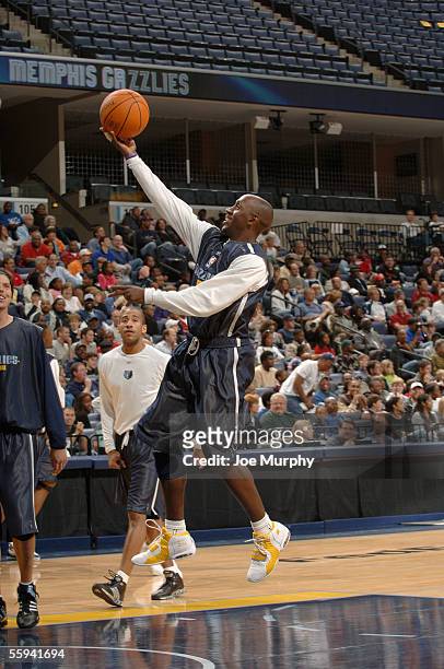 Bobby Jackson of the Memphis Grizzlies goes to the basket in an open practice during training camp on October 8, 2005 in Memphis, Tennessee. NOTE TO...
