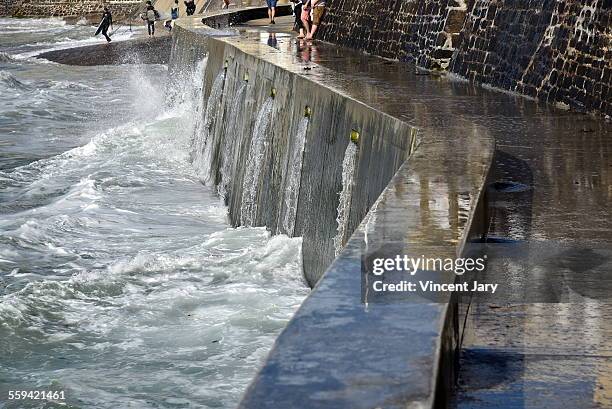 saint malo - drain camera stock pictures, royalty-free photos & images