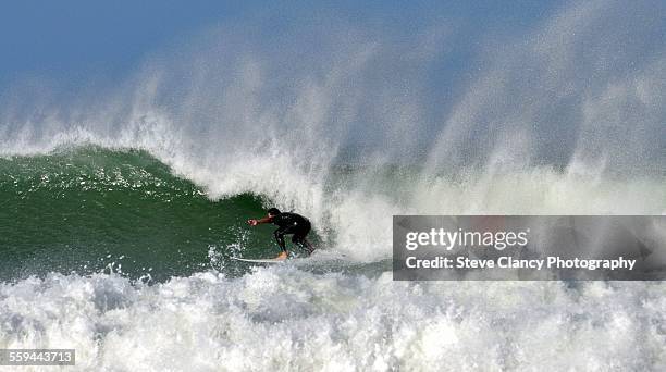 surf's up - mount maunganui stock-fotos und bilder