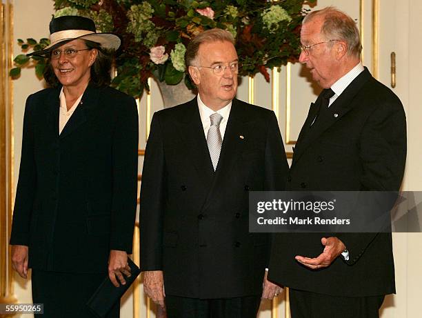 Mrs Maria Jose Ritta, President Sampaio and King Albert pose for the official photo at the Royal Palace on October 18, 2005 in Brussels. The...