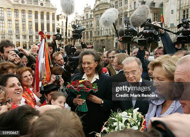 Portuguese President Jorge Sampaio, his wife Maria Jose Ritta, Queen Paola and King Albert are welcomed at the Grand Place in front of Town Hall...