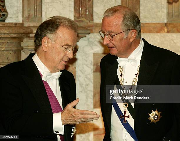 Portuguese President Jorge Sampaio and King Albert of Belgium pose before the gala dinner at Laeken Castle October 18, 2005 in Brussels, Belgium....