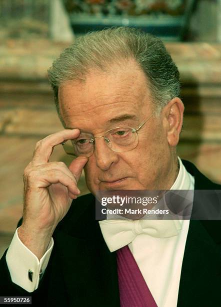 Portuguese President Jorge Sampaio poses before the gala dinner at Laeken Castle October 18, 2005 in Brussels, Belgium. Portuguese President Jorge...