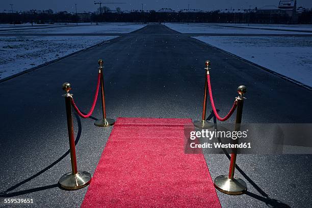 red carpet on street, city in the background - red carpet hospitality gala stock-fotos und bilder