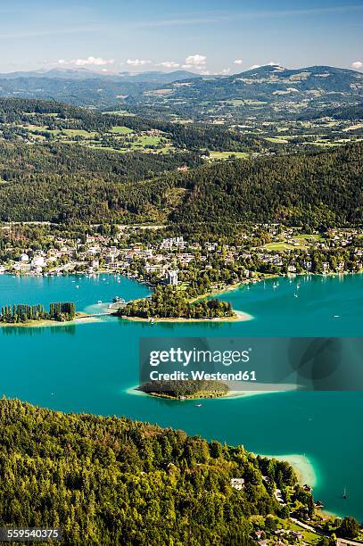 austria, carinthia, islands in lake worthersee, view from pyramidenkogel - pörtschach am wörthersee foto e immagini stock