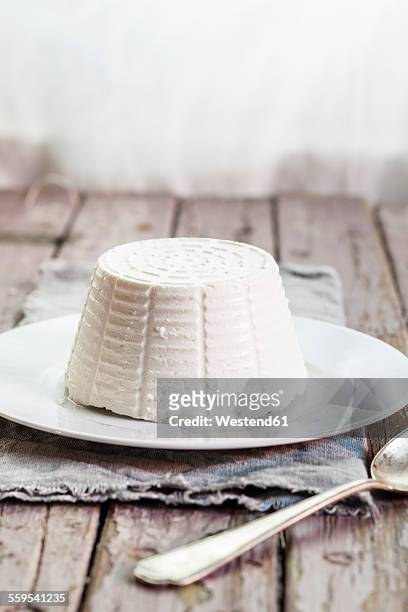 plate of ricotta - ricotta cheese stock pictures, royalty-free photos & images