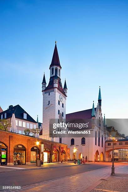 germany, bavaria, munich, view from viktualienmarkt to old town hall and tower, talburgtor in the evening - viktualienmarkt stock pictures, royalty-free photos & images