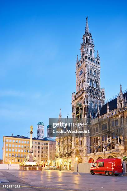 germany, bavaria, munich, view of marienplatz, new town hall, marian column and frauenkirche in the evening - church of our lady stock pictures, royalty-free photos & images