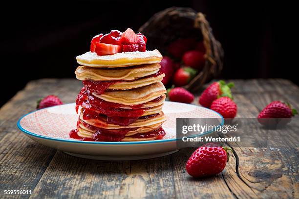 stack of pancakes with strawberry sauce and strawberries - strawberry syrup stock pictures, royalty-free photos & images