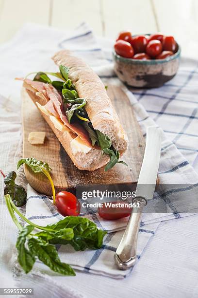 french bread with jamon serrano, cheese, tomatoes and lettuce - jamon serrano photos et images de collection