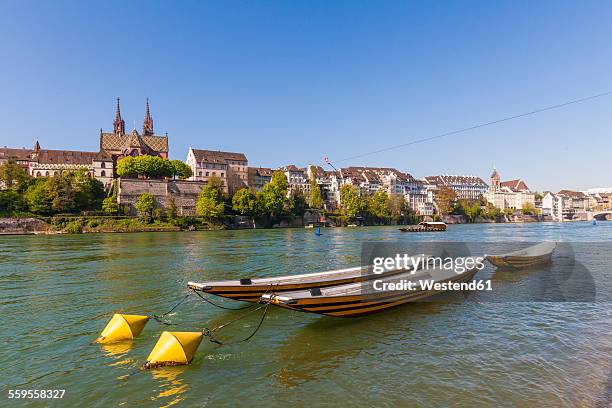 switzerland, basel, city view from the bank of the rhine - minster - fotografias e filmes do acervo