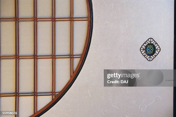 paper sliding door - porta di carta giapponese foto e immagini stock