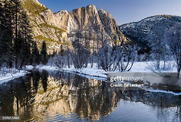 yosemite falls winter reflection - leckert fotografías e imágenes de stock