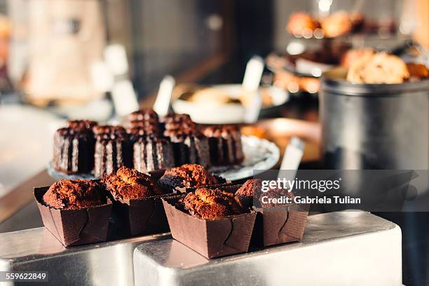 fresh baked bread and sweets on counter of coffee - canele stockfoto's en -beelden