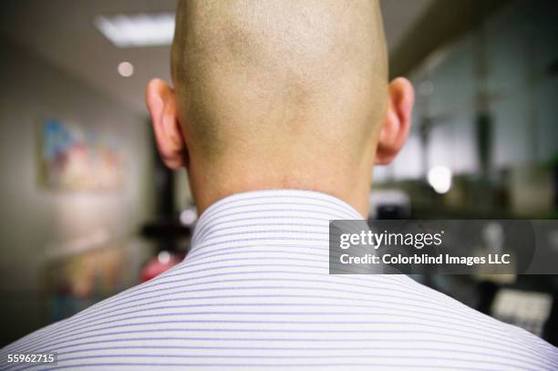 rear view of businessman - shaved-buzz-cut-back-of-head photos et images de collection