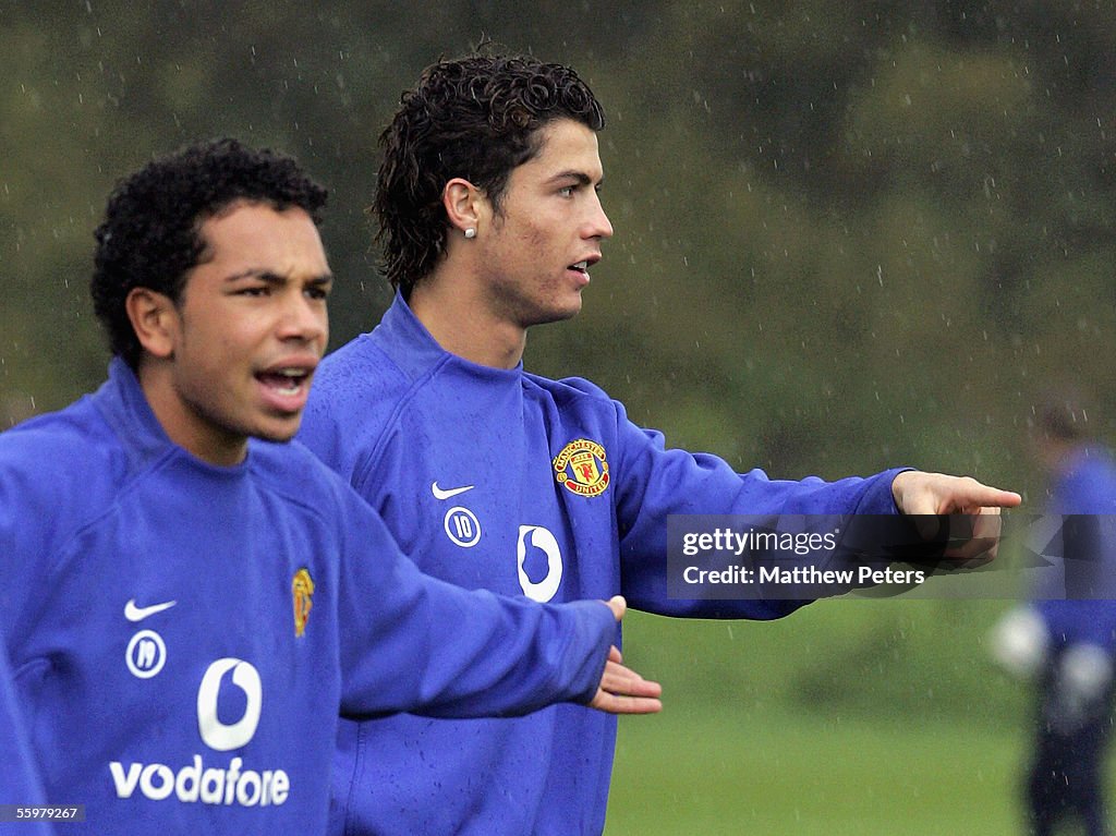 Kieran Richardson and Cristiano Ronaldo of Manchester United ...
