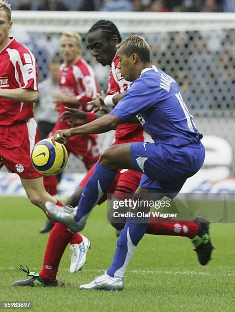 Marcelinho of Hertha BSC Berlin and Otto Addo of Mainz battle for the ball during the Bundesliga match between Hertha BSC Berlin and FSV Mainz 05 at...