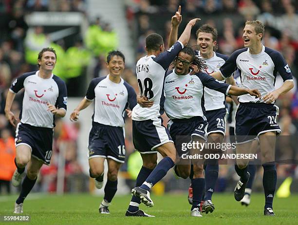 Manchester, UNITED KINGDOM: Jermaine Jenas of Tottenham celebrates with team mates Young-Pyo Lee , Robbie Keane , Edgar Davids , Michael Carrick and...