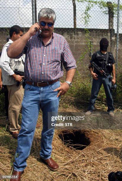 El ministro de Gobernacion Carlos Vielman permanece en el exterior de la carcel de alta seguridad El Infiernito, en el departamento de Escuintla, 68...