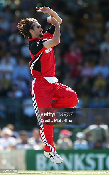 Jason Gillespie of the Redbacks bowls during the ING Cup match between the NSW Blues and the South Australia Redbacks at Bankstown Oval October 23,...