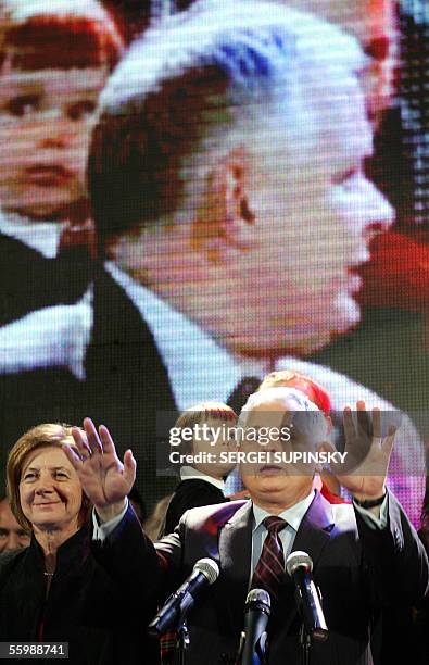 Lech Kaczynski speaks at his headquarters in Warsaw after announcing the first unofficial results of the presidential election 23 October 2005....