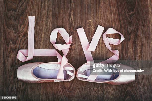 ballet is love - pointe stock pictures, royalty-free photos & images