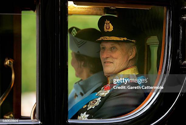 Norway's King Harald V and Queen Sonja sit in a carriage as they ride down The Mall on their way to Buckingham Palace on October 25, 2005 in London....