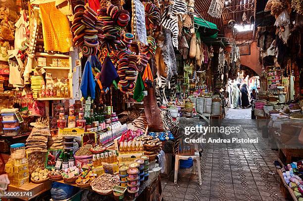 the souk of marrakech, morocco - marrakech stockfoto's en -beelden
